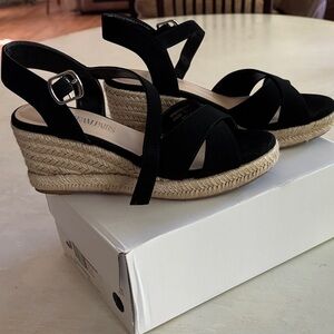 Dream Pairs Black and Beige Wedge Sandals